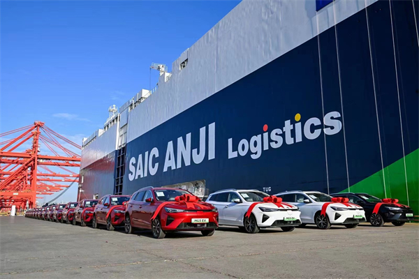 China's largest dual-fuel-powered car carrier sets sail